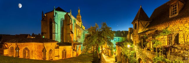 14991-france-Dordogne-Cathedrale-de-la-ville-medievale-de-Sarlat-panorama-sentucq.h