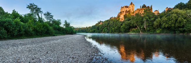14992-france-Dordogne-Reflet-du-chateau-de-Montfort-dans-la-Dordogne-panorama-sentucq.h