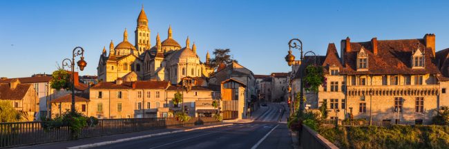15031-france-Dordogne-Cathedrale-byzantine-Saint-Front-Pont-des-Barris-Perigueux-panorama-sentucq.h