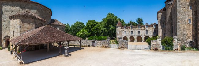 15051-france-Dordogne-Halle-eglise-et-chateau-de-Saint-Jean-de-Cole-panorama-sentucq.h