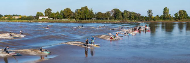 15171-france-Gironde-Surfeurs-a-Saint-Pardon-mascaret-sur-la-Dordogne-panorama-sentucq.h