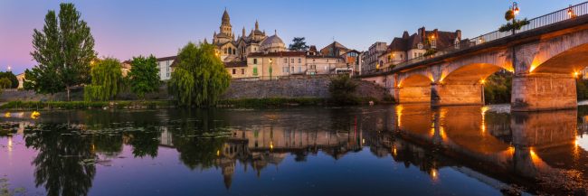 15024-france-Dordogne-Cathedrale-byzantine-Saint-Front-Pont-des-Barris-Perigueux-panorama-sentucq.h