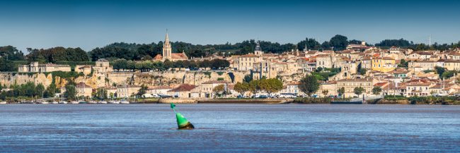 15144-france-Gironde-Bourg-vu-de-l-autre-rive-de-la-Dordogne-pres-d-Ambes-panorama-sentucq.h