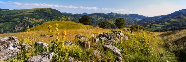 9073-france-Cantal-Vallee-de-Cere-panorama-sentucq.h