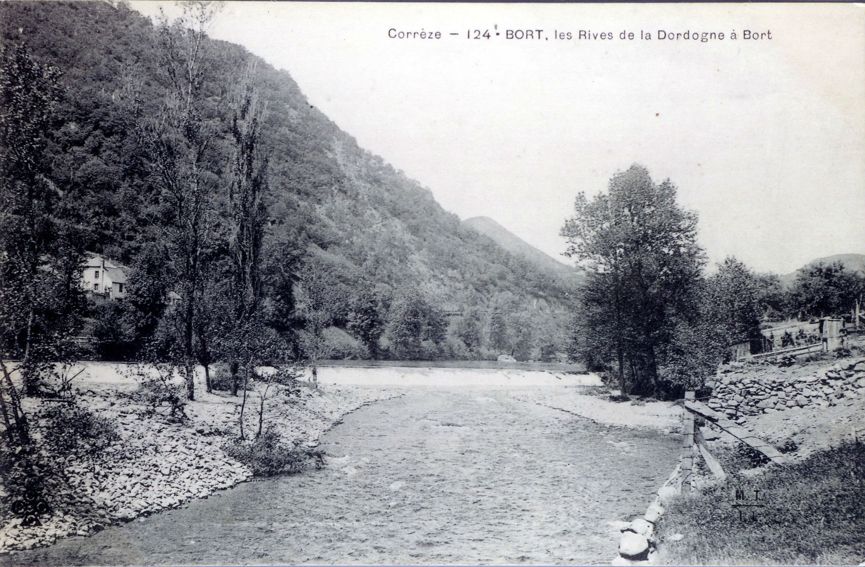 Les rives de la dordogne à bort